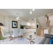 002 Fabulous New 3 Bed Townhouse, Private Terrace & Games Room