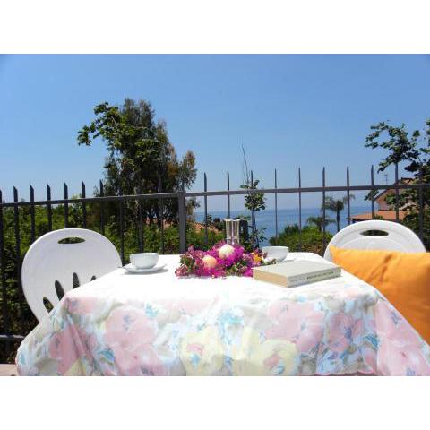 2 bedrooms house at Maratea 500 m away from the beach with sea view enclosed garden and wifi