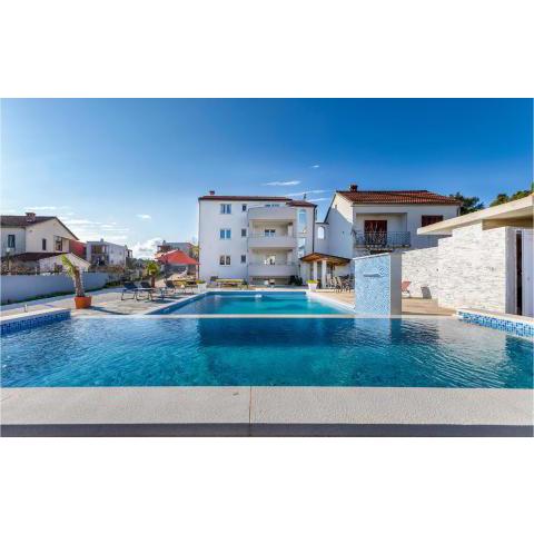 Amazing home in Pula with 8 Bedrooms, Jacuzzi and WiFi