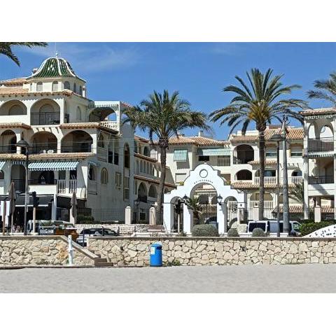 Apartamento primera línea playa Muchavista El Campello con piscina