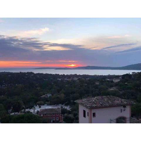 Appartement vue mer sur St Tropez - piscine