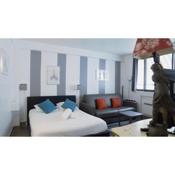 Arc de Triomphe-Champs Elysees City Apartment