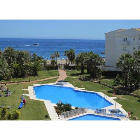 Beachfront apartment in Puerto Banus, Playa Rocio