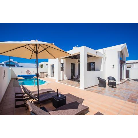 Beautiful 2-Bed Villa in Playa Blanca -Rosa Blanca