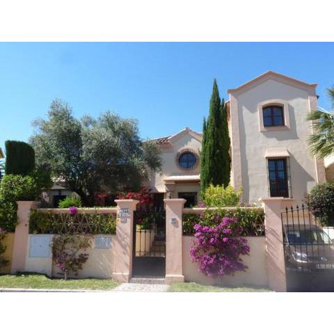 Beautiful spacious 4-Bed Villa close to Marbella