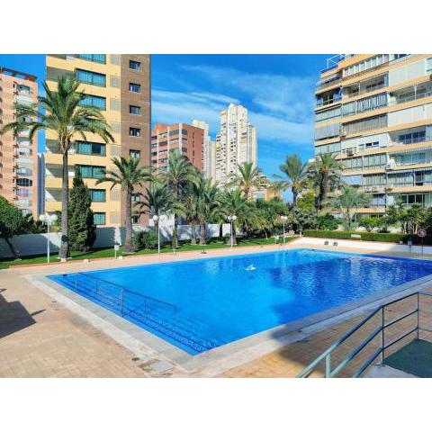 Bermudas apartamento con piscina y garaje en Benidorm