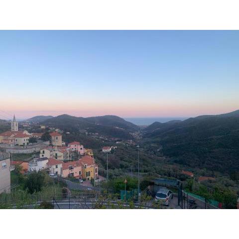 Casa indipendente su due livelli in Liguria-vista mare 6-7 Posti