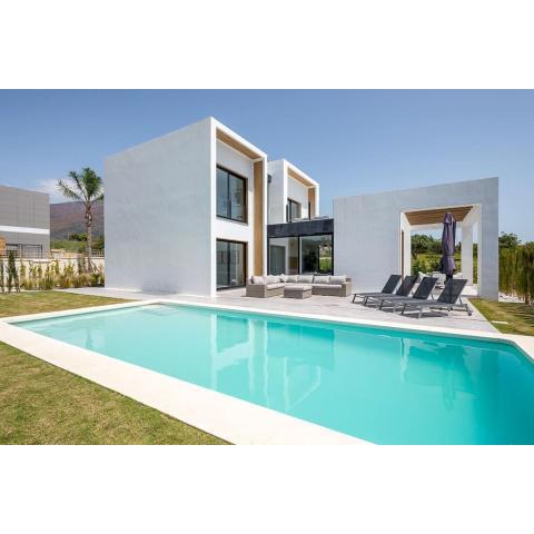 Casa Innes: Entire 5 bed Modern Villa. Pool. Valle Romano