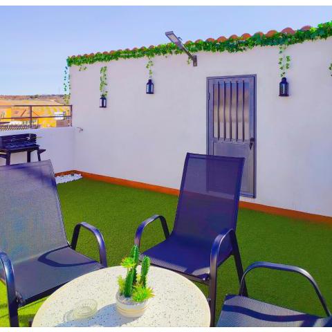 Casa Luzon, terraza-solarium con ducha y salon rustico