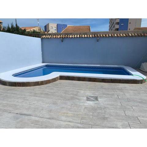 CHALET CON PISCINA A 100m DE LA PLAYA