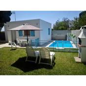 Chalet con piscina y barbacoa en Conil