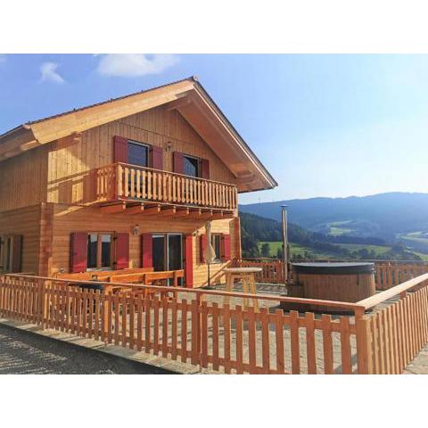 Chalet mit Sauna, Hot Pot und Kamin, ruhige Lage am Waldrand