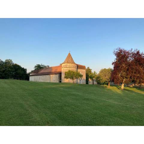 Château de caractère avec piscine au cœur du Périgord vert