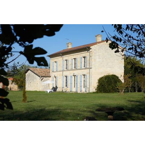 Chateau with vineyard - 5 min from Saint Emilion