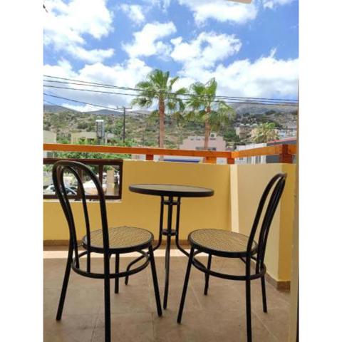 Dedalos n2 Mountain View apartment-30 metres from the beach