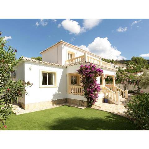 Detached three bedroom villa with pool surrounded by large garden in Moraira