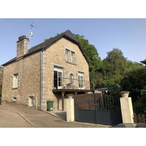 Dinan - Maison Rose - beautiful house overlooking marina