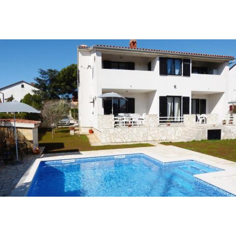 Family friendly apartments with a swimming pool Valbandon, Fazana - 7346