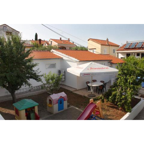 Family friendly seaside apartments Preko, Ugljan - 8232