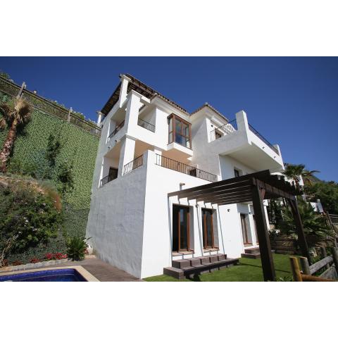 Five Bedroom Holiday Rental Villa In BHCC