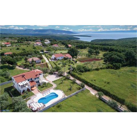 Four-Bedroom Holiday home with Sea View in Krnica