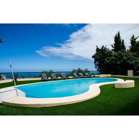 Galguen Paradise in the island of stars. Villa.