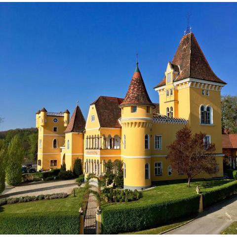 Georgi Schloss Hotel Garni