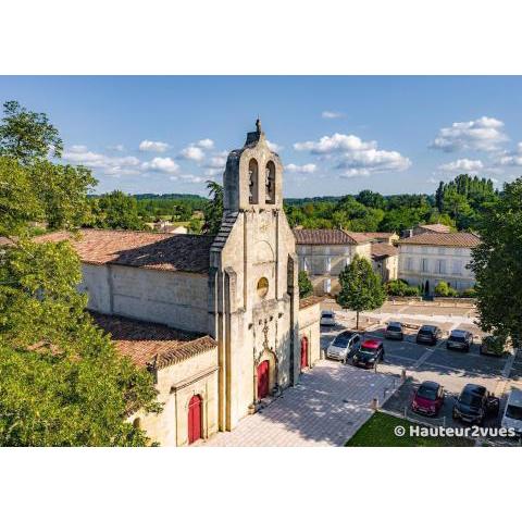 Gironde style house bordering the river