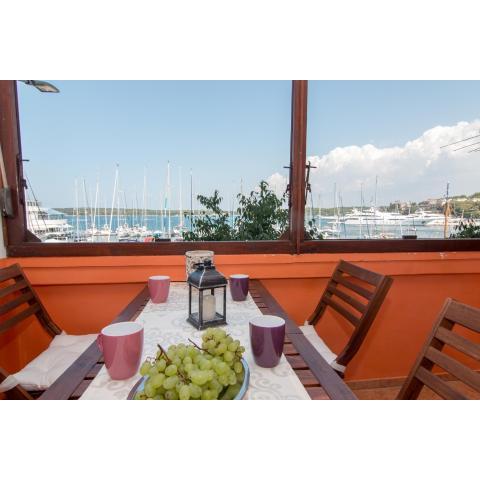 Harbour-Apartment with sea view and parking spot