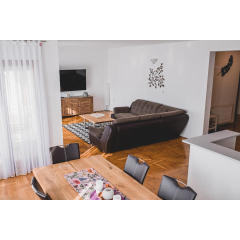 Helles 3 Schlafzimmer Apartment zwischen Zagreb Zentrum & Natur