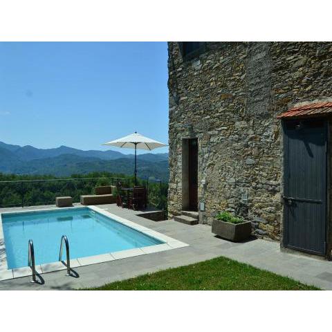 Historic Cottage in Fivizzano with Swimming Pool