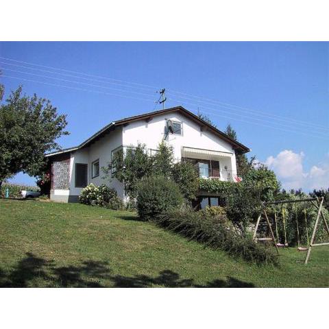 Holiday Home in Ludmannsdorf with a View and Sunbathing Area