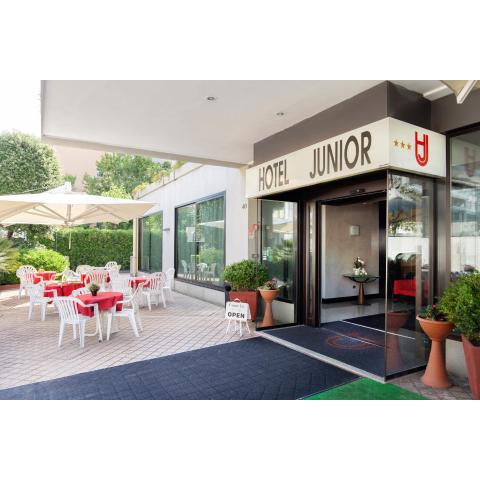 Hotel Junior