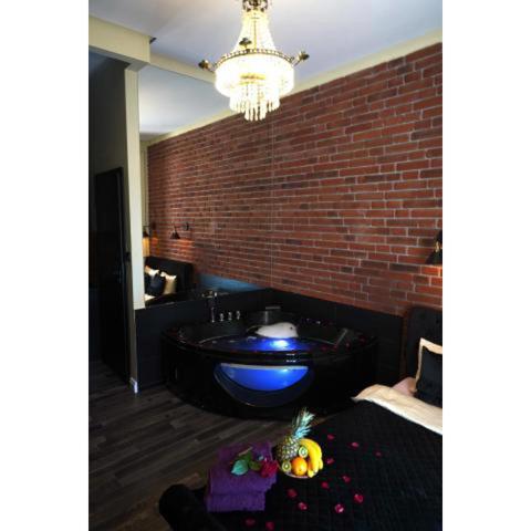 Jacuzzi Spa Black Apartment