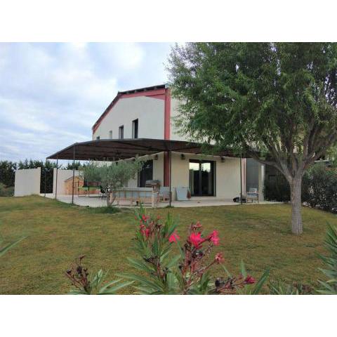 Loft avec piscine privée en campagne proche Saint Remy de Provence