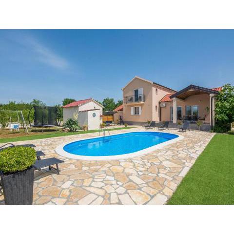 Luxurious Holiday Home in Policnik with Swimming Pool