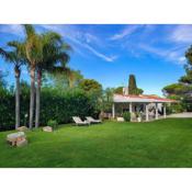 Luxury villa next to the beach with huge garden