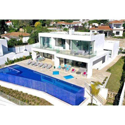 Luxury villa with Infinity pool