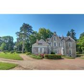 Magnifique château au bord de la Mayenne 18 couchages