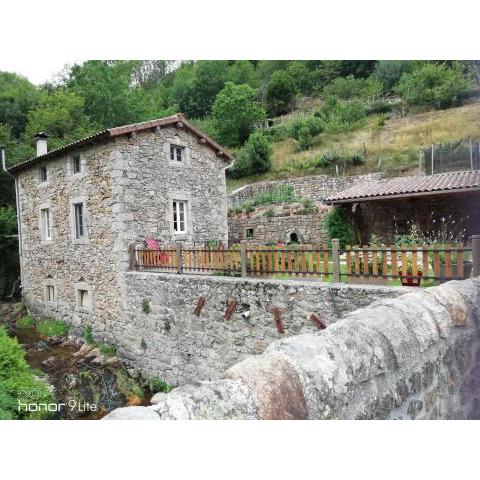 Maison d'hôtes entre rivière et nature