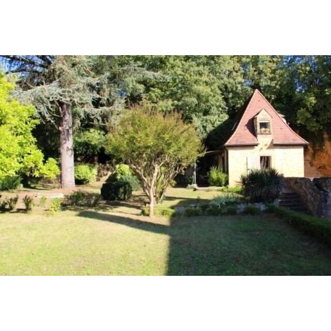 Maison de 2 chambres avec jardin amenage et wifi a Sarlat la Caneda C