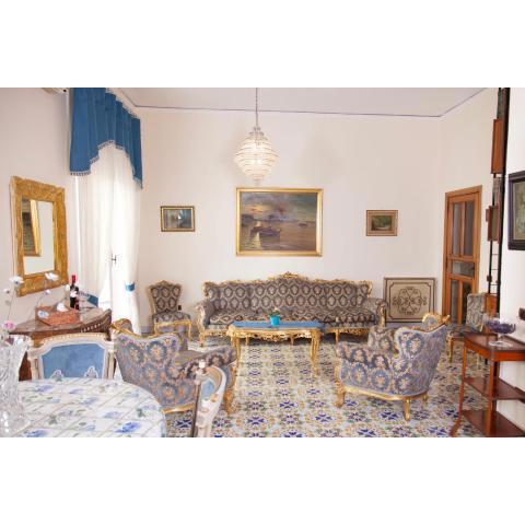 Maman Suite, city center near Molo Beverello