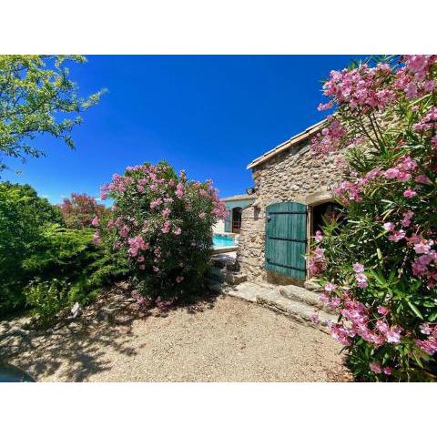 Mas provençal dans les Alpilles