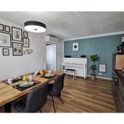 Neues City Center Piano Appartement mit Netflix