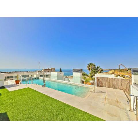 Oceanfront Duplex with a Rooftop Pool and Terrace