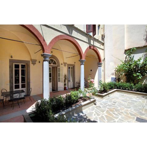 Piazza Ciompi Apartment With Private Garden