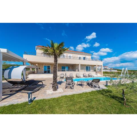 Poolincluded Villa Providenca