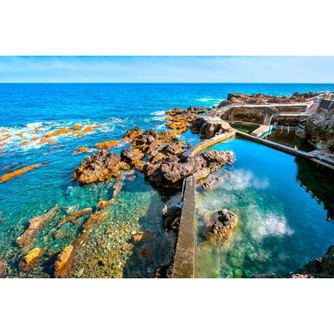 Primera línea en piscinas naturales.