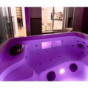 Relax Apartment - private Jacuzzi/SPA with 2bedrooms (A/C) - Netflix - 24 h/entry