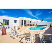 Remarkable 4-Bed Villa in Playa Blanca